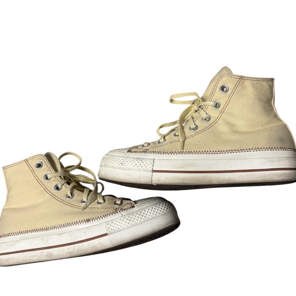 Beige Converse size 7